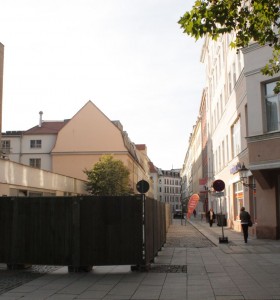 Bauarbeiten an der Hauptstraße 5-7 Die Bauarbeiten an der Hauptstraße 5-7 tangieren den Obergraben. Begehbar bleibt der Obergraben trotzdem.