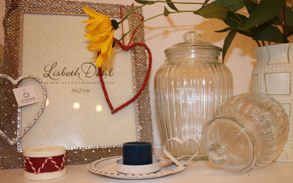 Accessoires von Ib-Laursen und Lisbeth Dahl - Gerillte Glaskrüge, Kerzenhalter mit Stumpfgriff, Trommel-Kerzenhalter, Herz zum Anhängen, Bilderrahmen mit Verzierungen