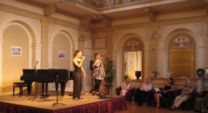 Das Duo "Eos Duett" (Quelle: Eos Duett) Das Eos Duett kreiert Musik unter dem Motto: vocal-joy - kompomiert und improvisiert.