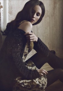 Stickjacken, Kleider und Strumpfhosen von Noa-Noa sind perfekte Winterbegleiter (Quelle: noanoa.com) Ob drinnen oder draußen: Strickjacken, Kleider und Strumpfhosen sind für die kalte Winterszeit perfekte Begleiter.