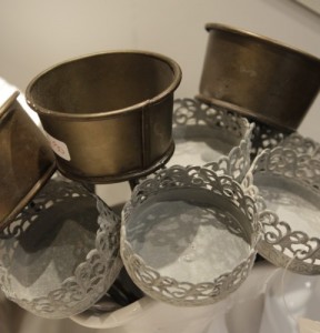 Die Besonderheit dieses Kerzenhalters von Ib Laursen ist, dass sie einen langen Spieß besitzen, so dass sie in weichen Materialien befestigt werden können. 